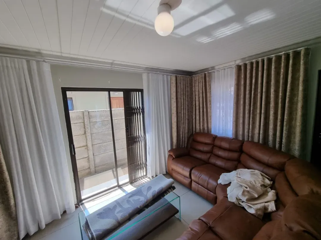 Curtains and blinds installed in De Waterkant